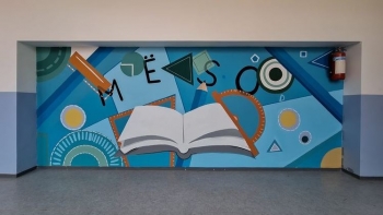 “MuralFesti” lë shenja e mesazhe edukative në hapësirat e shkollës