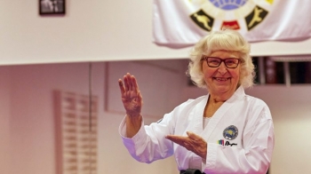 Kjo është finlandezja 82-vjeçare që posedon rripin e zi në taekwondo