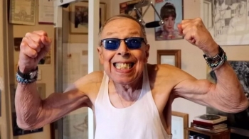 Britaniku 86-vjeç thyen rekordin botëror, fiton në peshëngritje – arrin t’i ngrit 75 kilogramë