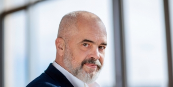  Edi Rama operohet nga “zora qorre”