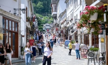 Shqipëria heq përkohësisht vizat turistike për qytetarët e 5 shteteve