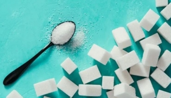 Sa lugë sheqer në ditë duhet t’i hajë një fëmijë