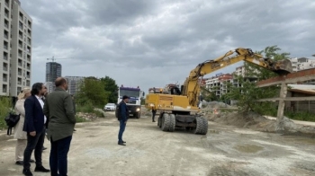Komuna e Prishtinës me aksion, largon shitësit ilegalë afër stacionit të trenit 