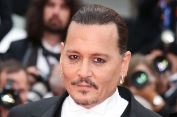 Johnny Depp pritet me ovacion 7-minutësh në Cannes