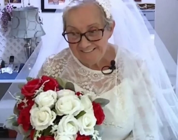 Një 77-vjeçare në SHBA martohet me veten