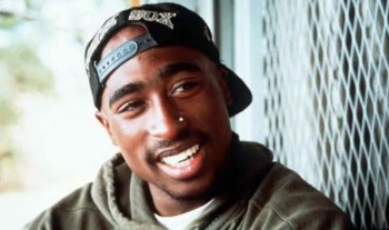 Tupac Shakur nderohet me një emër rruge