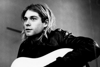 Kitara e thyer nga Kurt Cobain shitet për gati 600,000 dollarë