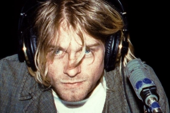 Kitarja e dëmtuar e Kurt Cobain u shit në ankand për 595 mijë dollarë