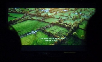 “PriDox” ndez projektorët me mesazhin për “kursimin e tokës”