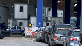 Qarkullimi i veturave nga Serbia për në Kosovë vazhdon me kontrolle të shtuara 