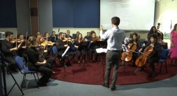 Muzika shqipe dhe kryeveprat botërore kumbojnë për Ditën e Çlirimit