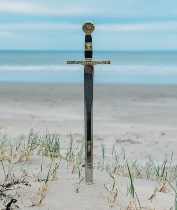 Arkeologët gjejnë një shpatë 3000-vjeçare të ruajtur aq mirë sa që ende shkëlqen!