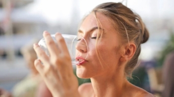 Sasia e ujit që duhet të pini në ditë 