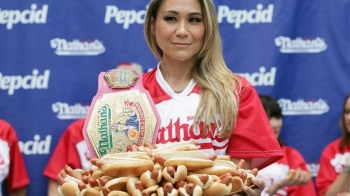 Mbi 39 hot-dog e disa simite për dhjetë minuta, amerikania nuk ka konkurrencë 