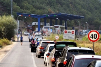 Pritje deri në 3 orë te Dheu i Bardhë për të hyrë në Kosovë