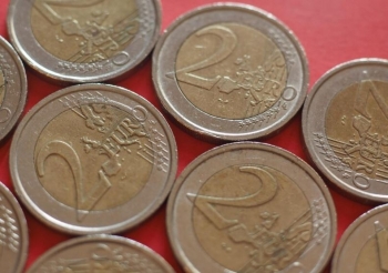 Monedhat false vazhdojnë të qarkullojnë në Kosovë