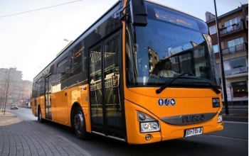 Vjetërsia dhe mbingarkesa me udhëtarë, sjellin telashe për autobusët e “Trafikut Urban”