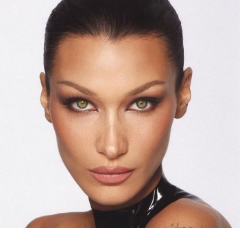 Bella Hadid i kthehet punës pas gjashtë muajsh