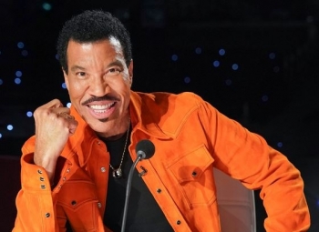 Lionel Richie zemëron fansat me anulimin e koncertit në minutën e fundit