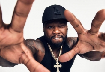 50 Cent po përballet me hetime pasi goditi fansen me mikrofon