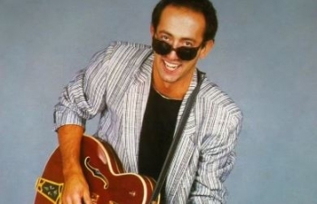 Vdiq ish kitaristi i grupit Dire Straits, Jack Sonni