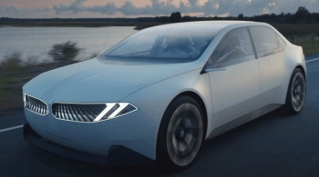 Shikoni BMW Neue Klasse Electric Sedan duke u vozitur në videot e reja zyrtare 