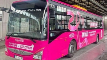 Autobusi me ngjyrën rozë sot nis rrugëtimin, ofron shërbim të mamografisë falas