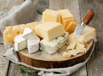 Pse është mirë të hani djathë në darkë
