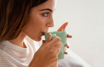 Dy erëza që mund t’i shtoni në kafe çdo mëngjes për një metabolizëm më të shpejtë