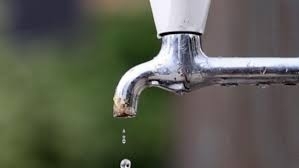 ​Bie niveli i manganit në Badoc, por uji ende nuk mund të përdoret për pije