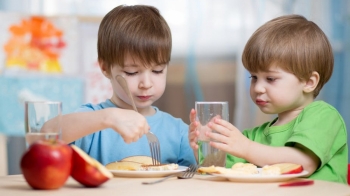 Sa herë në ditë ndihen të uritur fëmijët? 