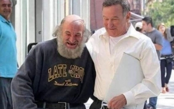 Robin Williams punësonte njerëz të pastrehë në çdo film që luante