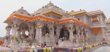 Tempulli i ri në Indi kishte gjysmë milioni vizitorë në ditën e tij të parë të hapjes për publikun