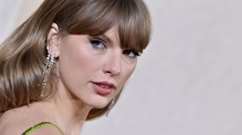 Imazhet e eksplicite të Taylor Swift të krijuara nga Intelegjenca Artificiale e dëmtuan shumë këngëtaren