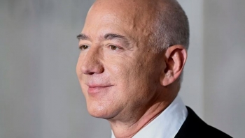Jeff Bezos mund të shesë aksione të Amazon këtë vit