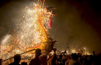 Ja pse vazhdon të mahnitë tradita spektakolare e kërcimit të dragoit të zjarrit në Kinë edhe pse është qindra vjeçare