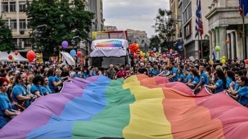 Greqia legalizon martesat e personave të të njëjtit gjini 