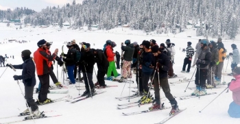 Pas një fillimi të ngadaltë të sezonit, vendpushimi më i lartë i skive në Azi është mbuluar me dëborë