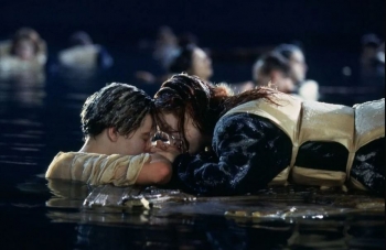 Del në ankand dera e filmit “Titanic”, ku Rose shpëtoi dhe DiCaprio u mbyt