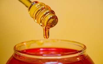 Efektet befasuese pozitive dhe negative të mjaltit në organizëm