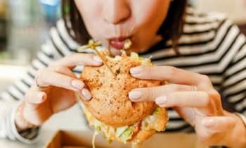 Gjërat pozitive dhe negative që sjell ngrënia në Fast Food
