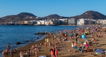 Banorët në Ishujt Kanarie po protestojnë kundër turizmit të tepërt