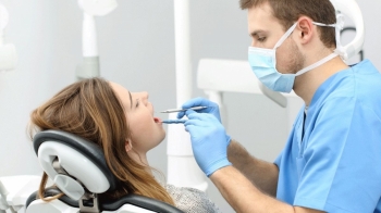 Kur duhet të shkoni tek dentisti – Shenjat e para që duhet të dini