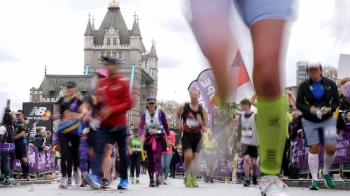Një numër rekord prej 50.000 vrapuesish morën pjesë në maratonën e Londrës