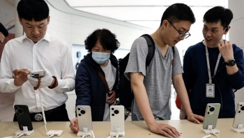 Huawei në prag të kalimit të Apple në tregun e smartfonëve në Kinë