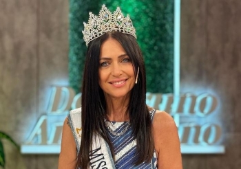 Një grua 60-vjeçare në Argjentinë rrëmben titullin e Miss Universe Buenos Aires