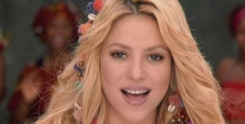 Në këtë ditë në 2010 Shakira publikoi 'Waka Waka' këngën zyrtare të Kupës së Botës FIFA 2010