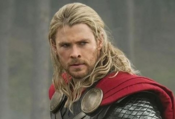 Chris Hemsworth mbrojti Marvel nga kritikat e Martin Scorsese dhe Quentin Tarantino