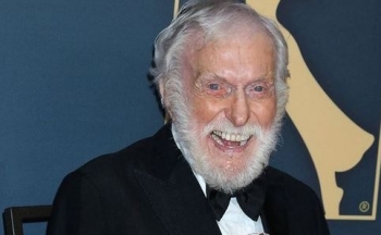 Dick Van Dyke bën histori si fituesi më i vjetër ndonjëherë i Emmys 