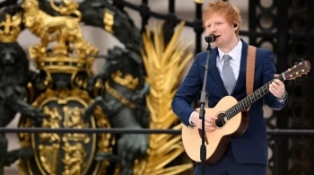 Ed Sheeran tregon pse nuk përdor telefon prej 10 vitesh